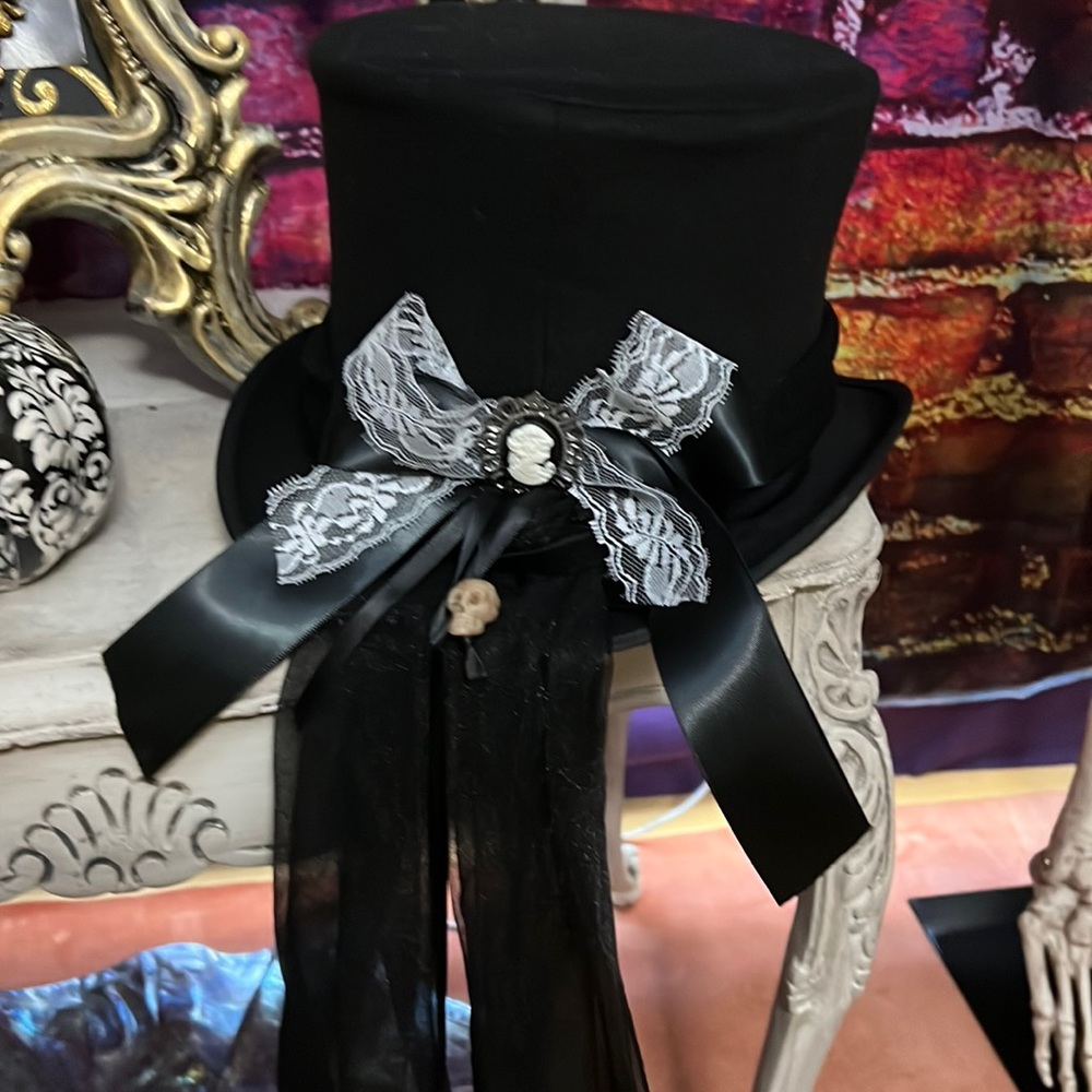 Black Goth , Steampunk , Vampire,  Top Hat
